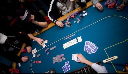 Showdown Poker Term - Show Down Poker - Showing Down the Winner
